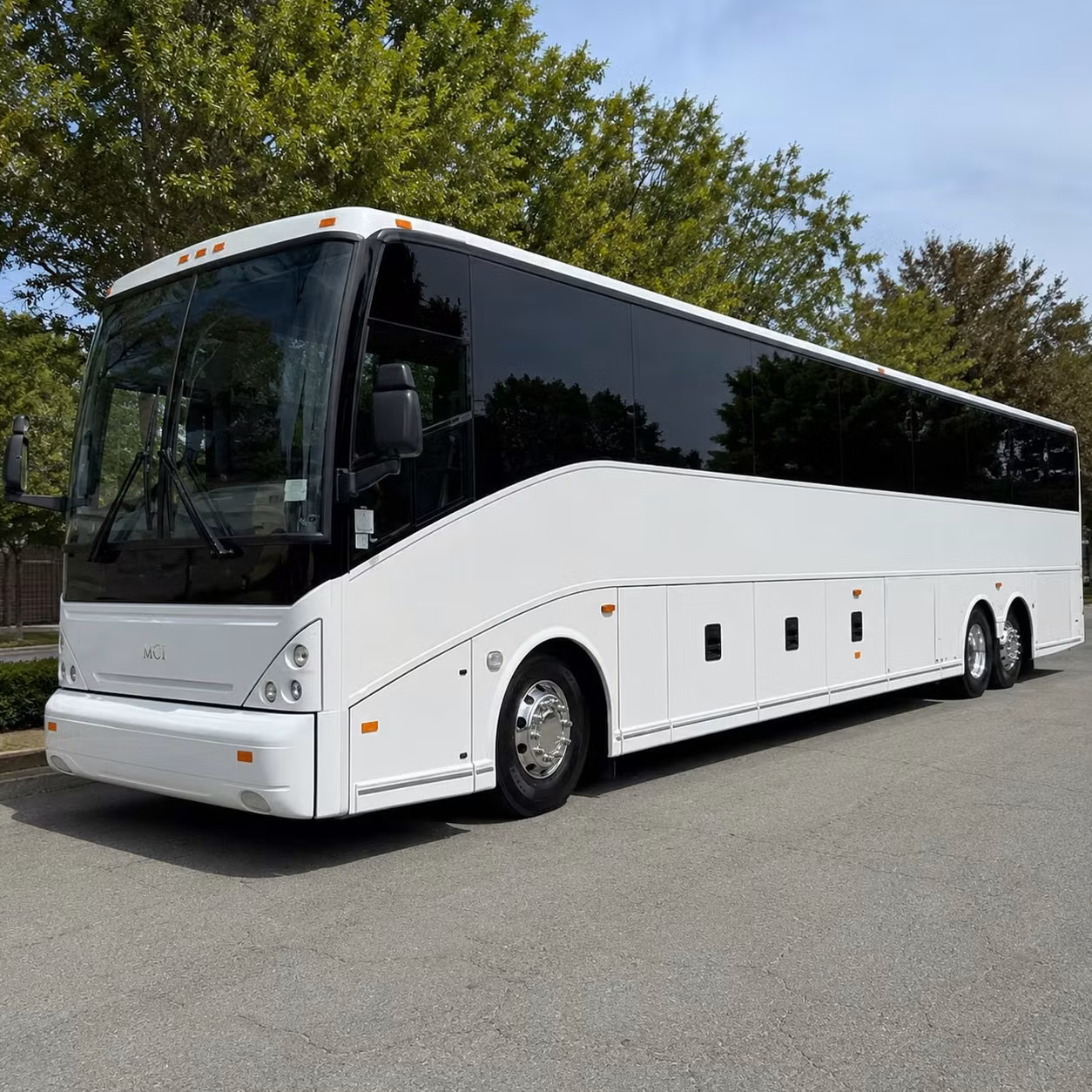 corporate groups and tech teams in milpitas rely on airport shuttle buses every week